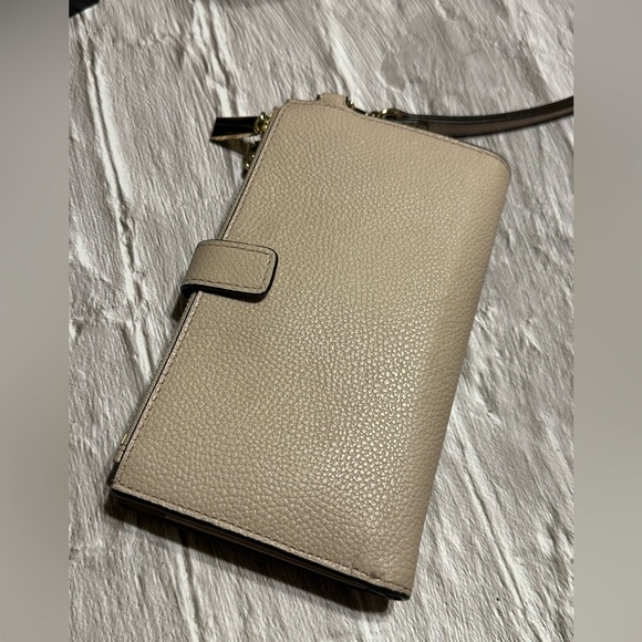 RARE✨ Michael KORS Pyramid Studded Wristlet - Picture 8 of 14